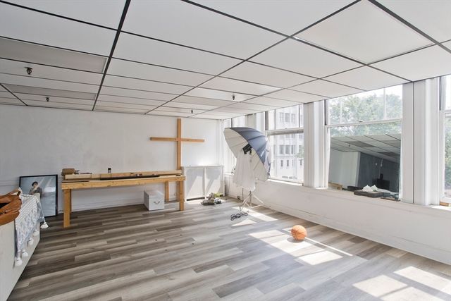 266 Bridge St, Springfield, MA 01103