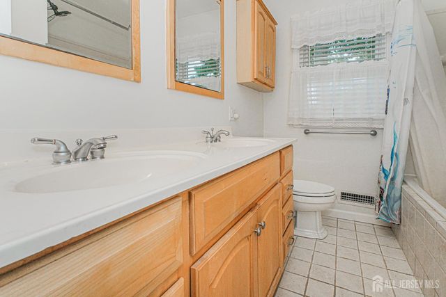 90 Oak Hill Drive, Toms River, NJ 08753