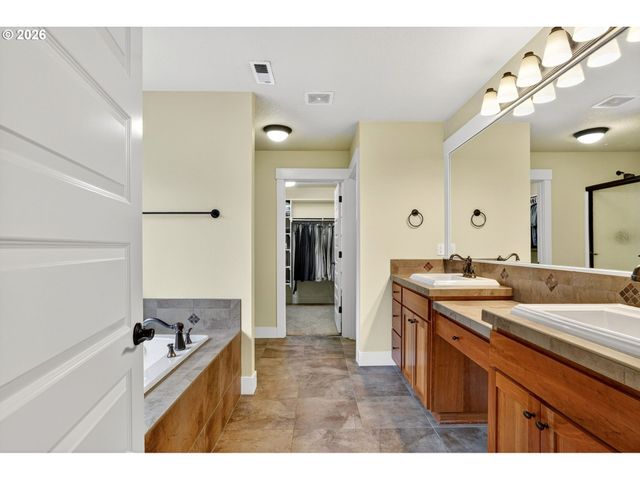 8254 Sw 74TH Ave, Portland, OR 97223