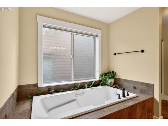 8254 Sw 74TH Ave, Portland, OR 97223