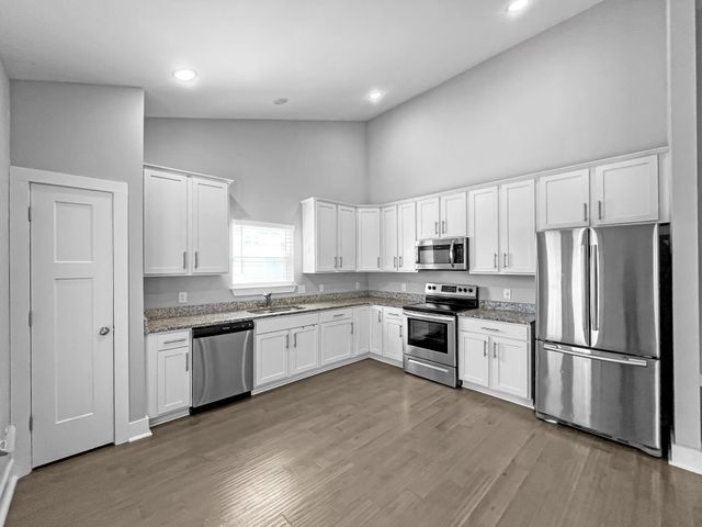202 Wyburn Pl, Burns, TN 37029