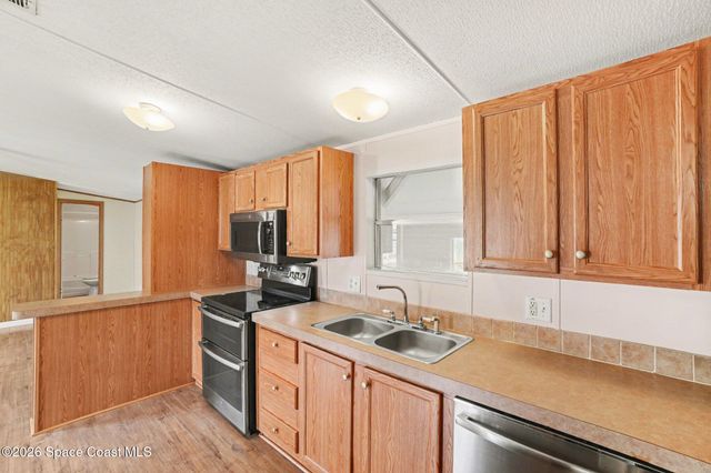 686 Sunrise Court NE, Palm Bay, FL 32907