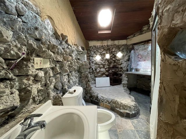 4920 W 34th, Houston, TX 77092