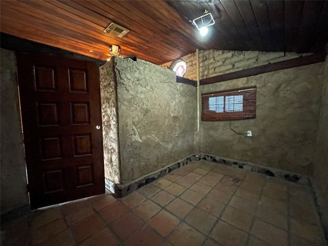 4920 W 34th, Houston, TX 77092