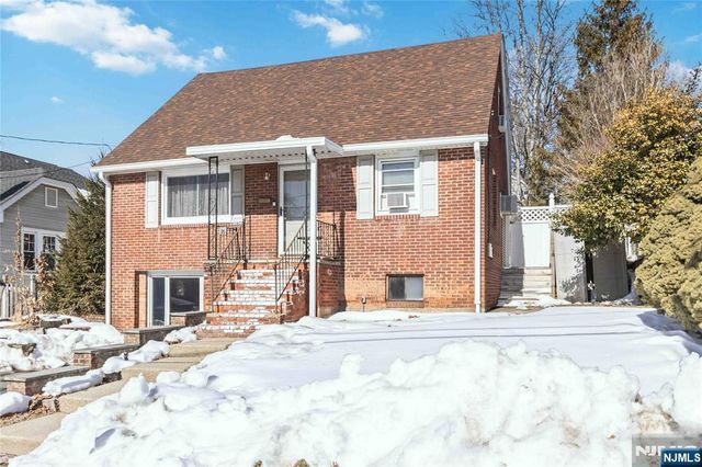 16 Seminole Avenue, Dumont, NJ 07628