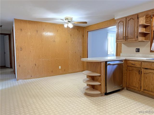 156 Leocrest Court, West Seneca, NY 14224