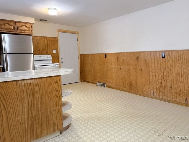 156 Leocrest Court, West Seneca, NY 14224