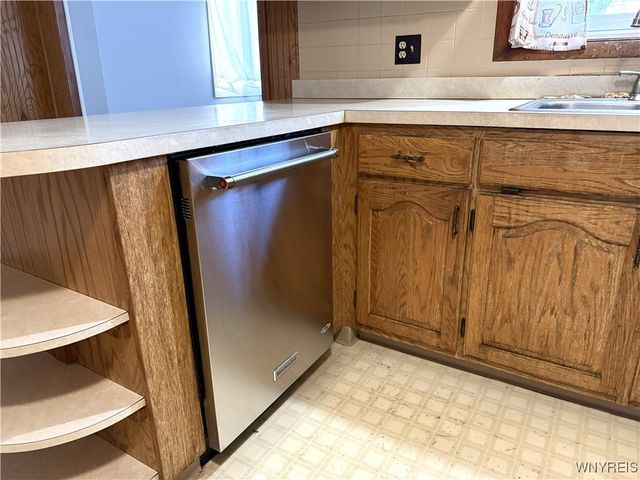 156 Leocrest Court, West Seneca, NY 14224