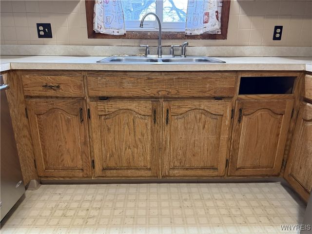 156 Leocrest Court, West Seneca, NY 14224