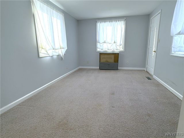 156 Leocrest Court, West Seneca, NY 14224