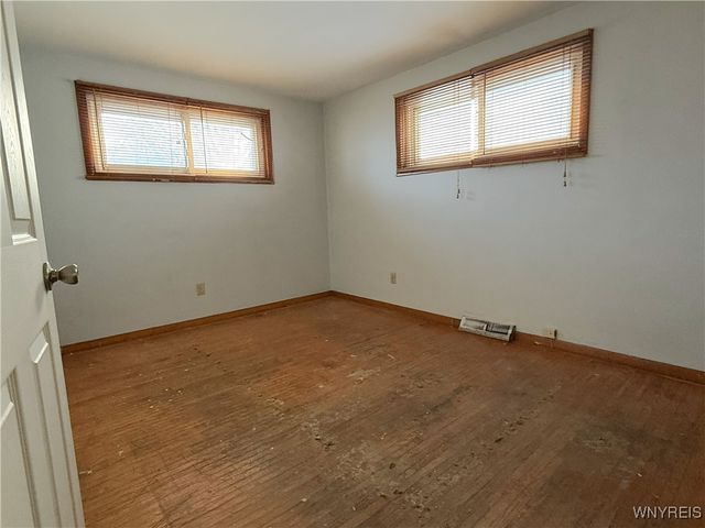 156 Leocrest Court, West Seneca, NY 14224