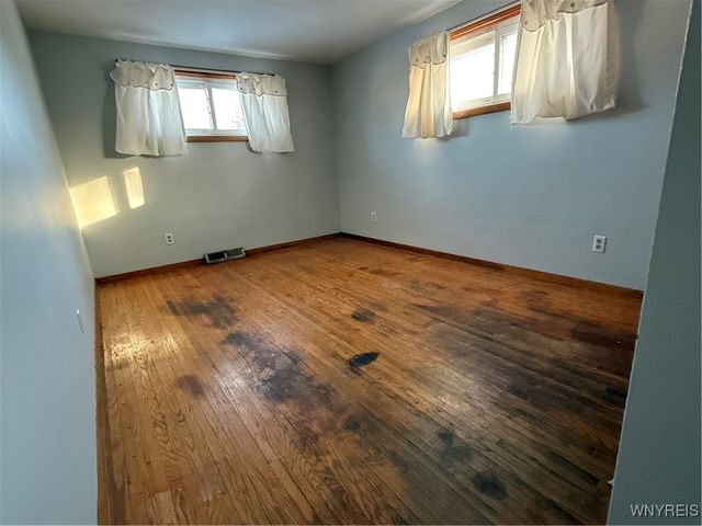 156 Leocrest Court, West Seneca, NY 14224