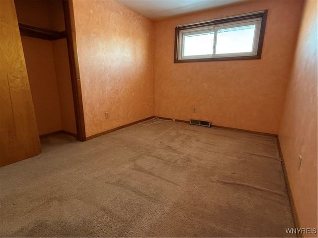 156 Leocrest Court, West Seneca, NY 14224