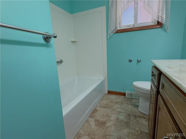 156 Leocrest Court, West Seneca, NY 14224