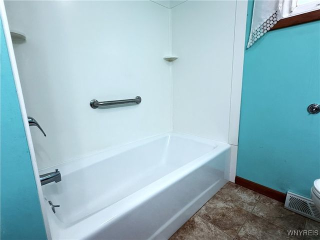 156 Leocrest Court, West Seneca, NY 14224