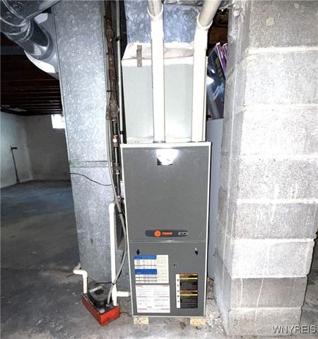 156 Leocrest Court, West Seneca, NY 14224