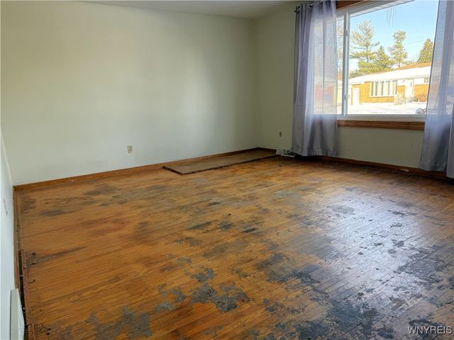 156 Leocrest Court, West Seneca, NY 14224