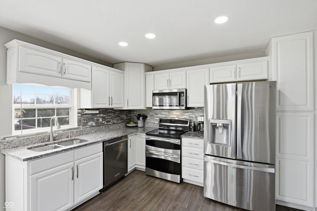 6611 Fountain Cove Court, Indianapolis, IN 46236