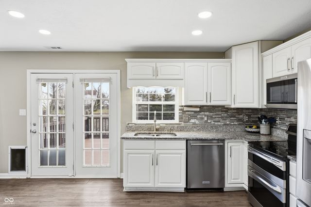 6611 Fountain Cove Court, Indianapolis, IN 46236