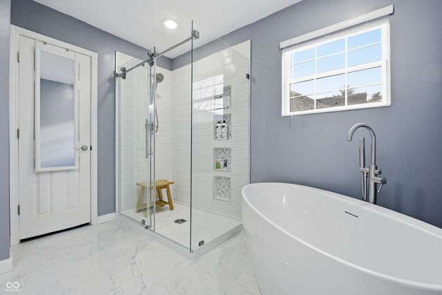 6611 Fountain Cove Court, Indianapolis, IN 46236