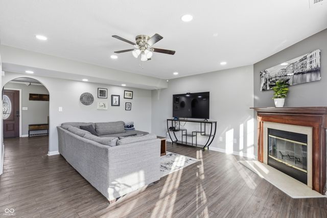 6611 Fountain Cove Court, Indianapolis, IN 46236