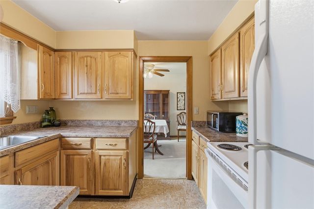 2001 Cypress Dr, White Oak, PA 15131