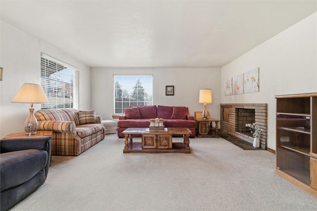 2001 Cypress Dr, White Oak, PA 15131