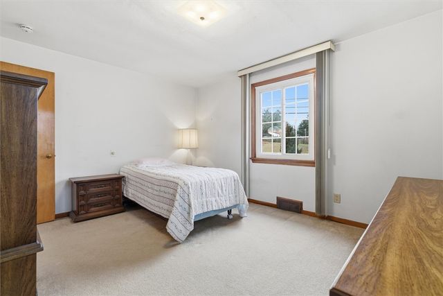 2001 Cypress Dr, White Oak, PA 15131