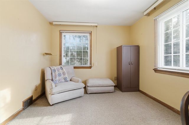 2001 Cypress Dr, White Oak, PA 15131