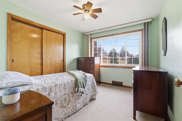 2001 Cypress Dr, White Oak, PA 15131