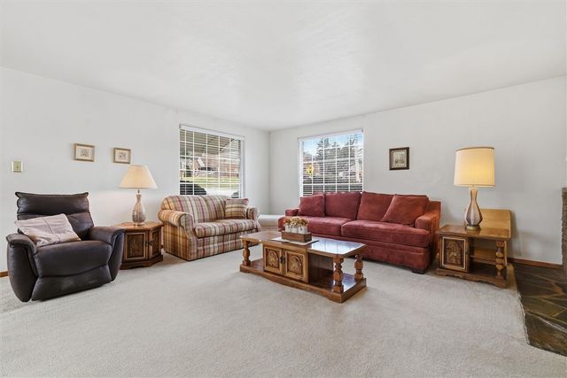 2001 Cypress Dr, White Oak, PA 15131