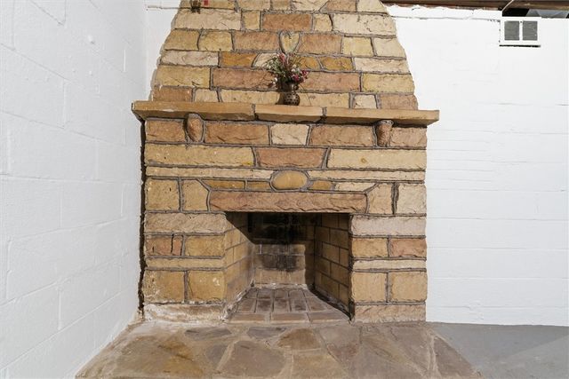 2001 Cypress Dr, White Oak, PA 15131