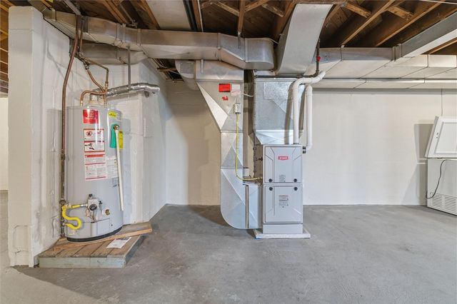 2001 Cypress Dr, White Oak, PA 15131