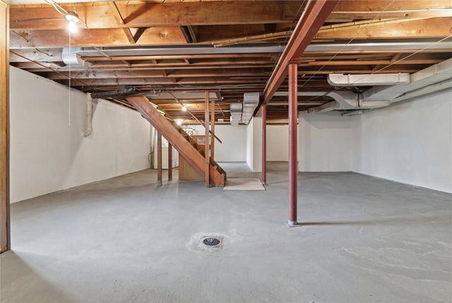 2001 Cypress Dr, White Oak, PA 15131