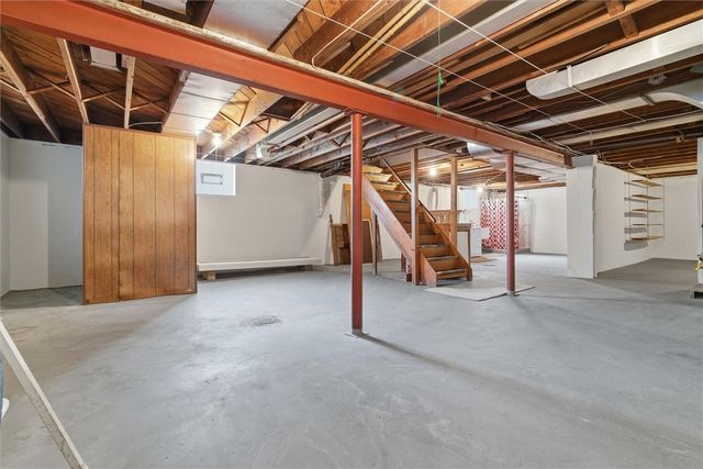 2001 Cypress Dr, White Oak, PA 15131