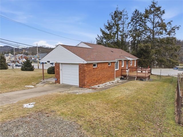 2001 Cypress Dr, White Oak, PA 15131