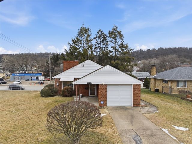 2001 Cypress Dr, White Oak, PA 15131