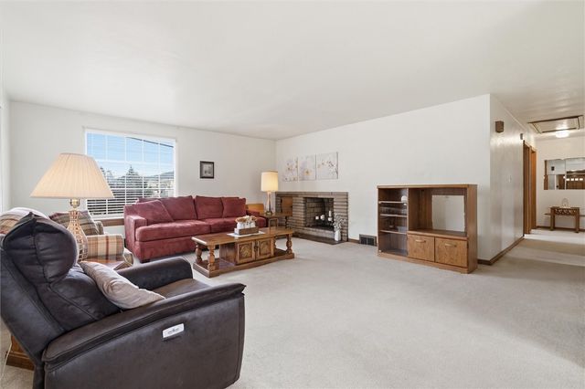 2001 Cypress Dr, White Oak, PA 15131