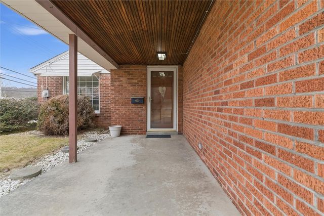 2001 Cypress Dr, White Oak, PA 15131