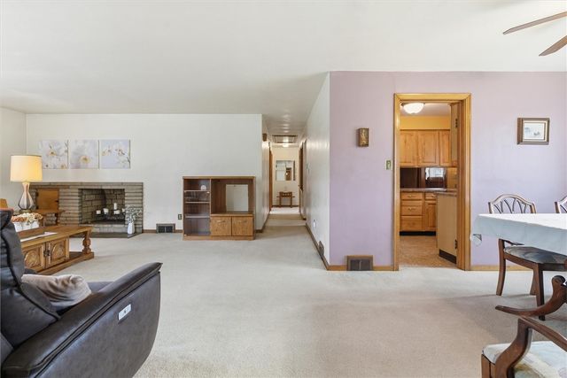 2001 Cypress Dr, White Oak, PA 15131