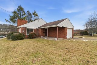 2001 Cypress Dr, White Oak, PA 15131