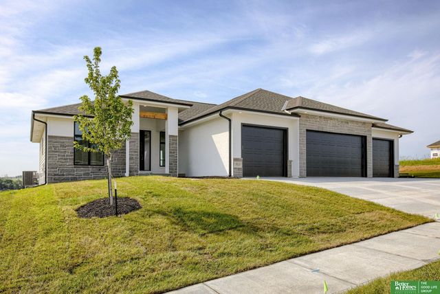 10643 S 101st Avenue Circle, Papillion, NE 68046