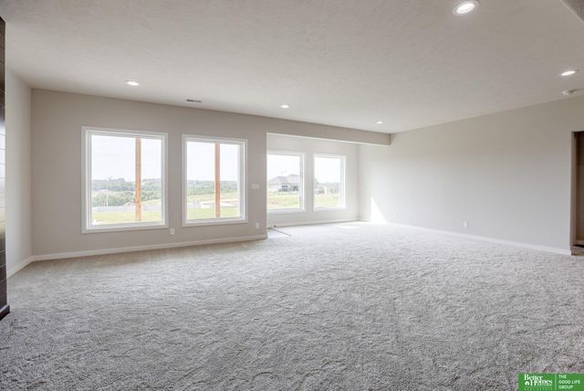 10643 S 101st Avenue Circle, Papillion, NE 68046