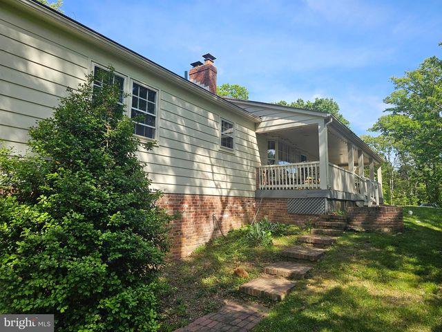 9126 OLD COURTHOUSE RD, Vienna, VA 22182