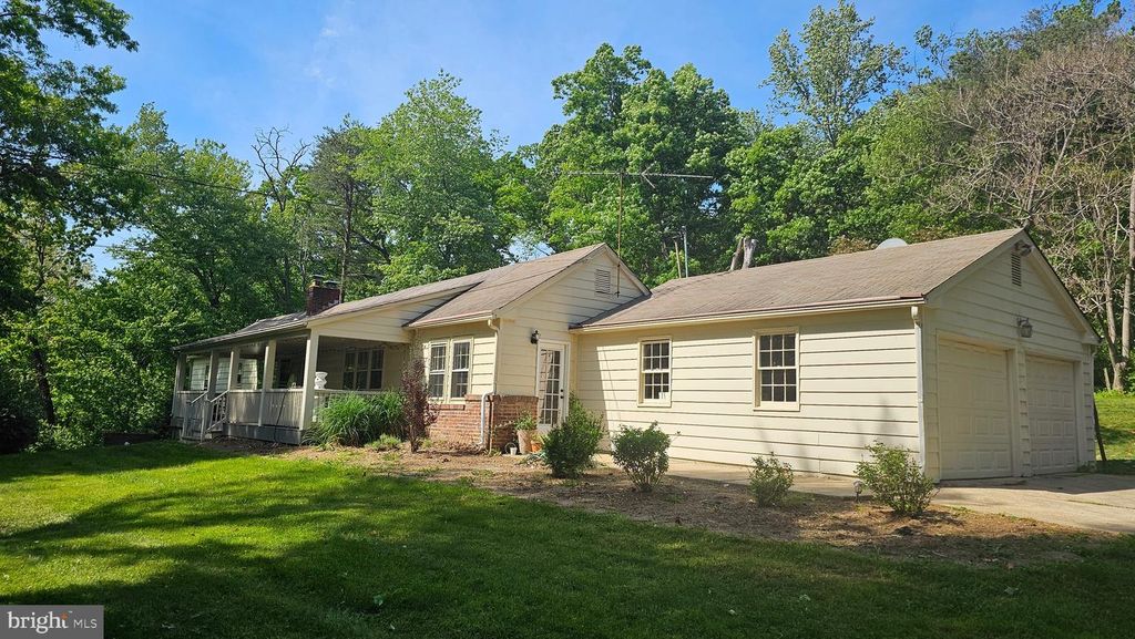 9126 OLD COURTHOUSE RD, Vienna, VA 22182