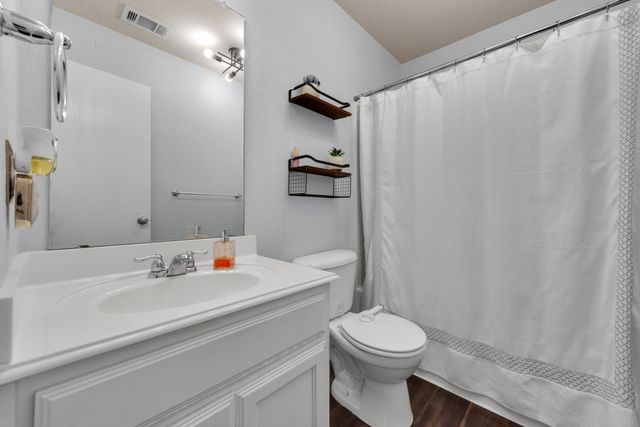 513 Crescent Creek Lane, Fort Worth, TX 76140