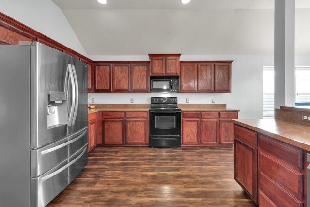 513 Crescent Creek Lane, Fort Worth, TX 76140