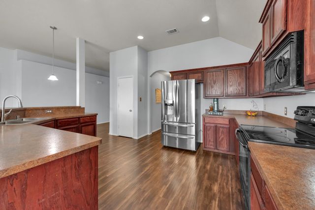 513 Crescent Creek Lane, Fort Worth, TX 76140