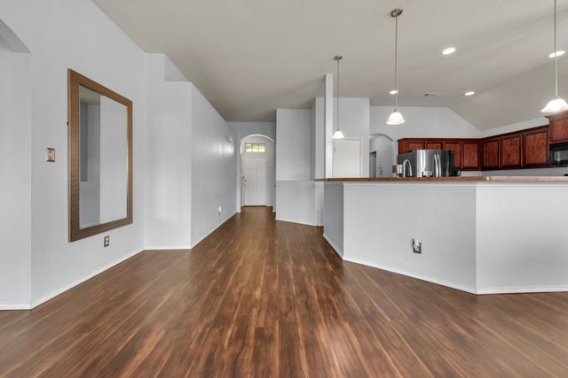513 Crescent Creek Lane, Fort Worth, TX 76140