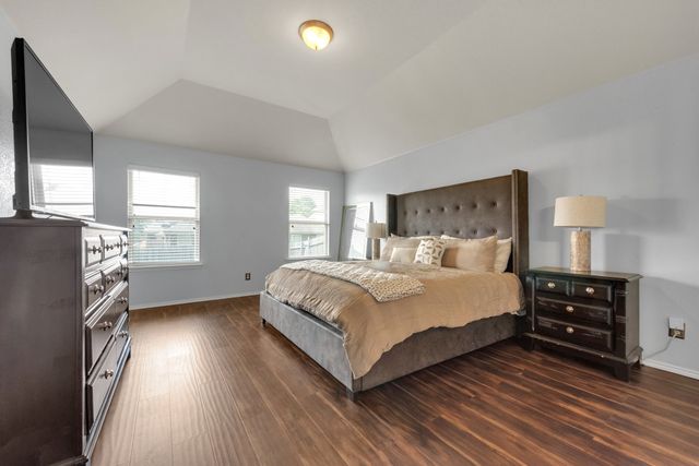 513 Crescent Creek Lane, Fort Worth, TX 76140